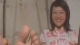 挠脚女明星，探寻小巷中的隐藏宝藏