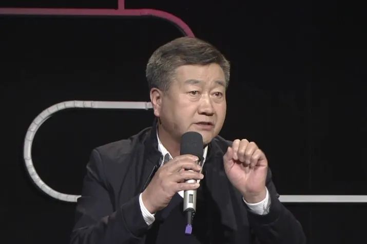 王群演员，演艺之路的闪耀之星