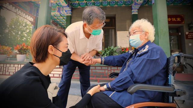 孙女演员的自然美景邂逅与内心宁静之旅