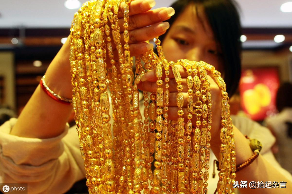 黄金价格下的温馨日常，以盎司为单位的黄金价值体验