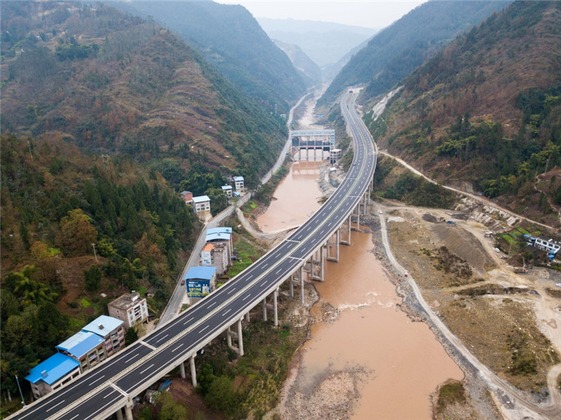 万利高速公路最新图片，自然美景的探索之旅